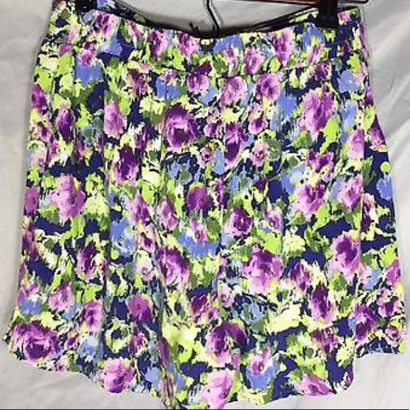 4/$25 sale Floral Print tie waist shorts rayon - Picture 4 of 8